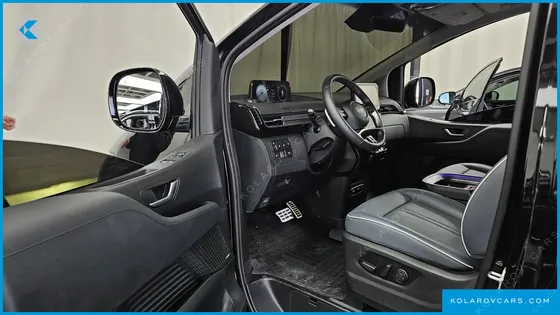 HYUNDAI STARIA 4WD LOUNGE 9-SEATER