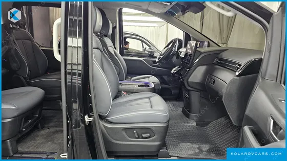 HYUNDAI STARIA 4WD LOUNGE 9-SEATER