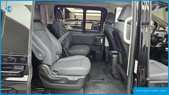 HYUNDAI STARIA 4WD LOUNGE 9-SEATER