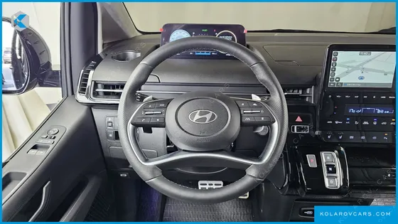 HYUNDAI STARIA 4WD LOUNGE 9-SEATER