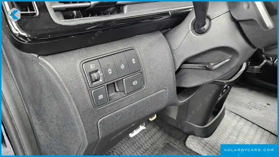 HYUNDAI STARIA 4WD LOUNGE 9-SEATER