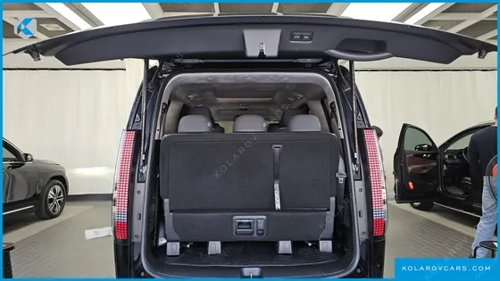 HYUNDAI STARIA 4WD LOUNGE 9-SEATER