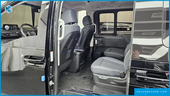 HYUNDAI STARIA 4WD LOUNGE 9-SEATER