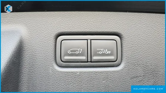 HYUNDAI STARIA 4WD LOUNGE 9-SEATER