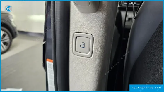 HYUNDAI STARIA 4WD LOUNGE 9-SEATER