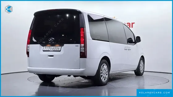 HYUNDAI STARIA 4WD TOURER 11-SEATER