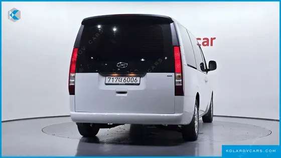 HYUNDAI STARIA 4WD TOURER 11-SEATER