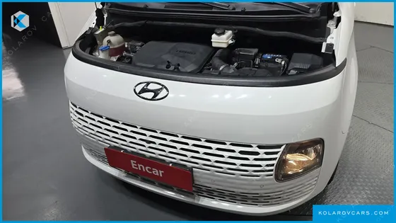 HYUNDAI STARIA 4WD TOURER 11-SEATER