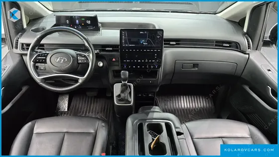 HYUNDAI STARIA 4WD TOURER 11-SEATER