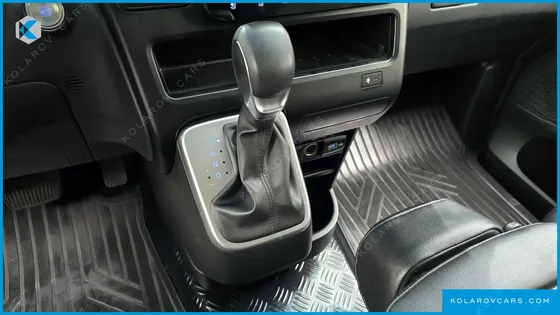 HYUNDAI STARIA 4WD TOURER 11-SEATER