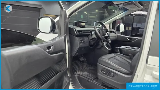 HYUNDAI STARIA 4WD TOURER 11-SEATER