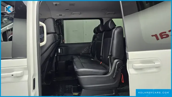 HYUNDAI STARIA 4WD TOURER 11-SEATER