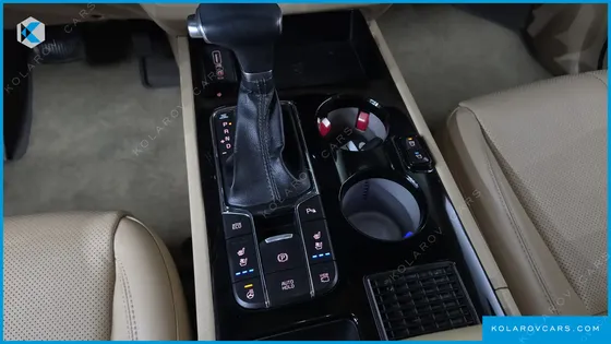 KIA CARNIVAL GASOLINE 9-SEATER HI-LIMOUSINE