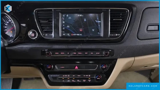 KIA CARNIVAL GASOLINE 9-SEATER HI-LIMOUSINE