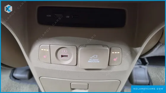 KIA CARNIVAL GASOLINE 9-SEATER HI-LIMOUSINE