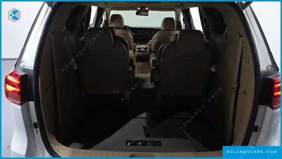 KIA CARNIVAL GASOLINE 9-SEATER HI-LIMOUSINE
