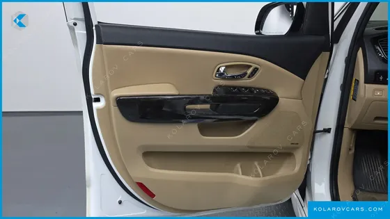 KIA CARNIVAL GASOLINE 9-SEATER HI-LIMOUSINE
