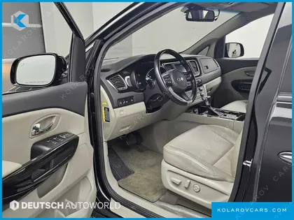 KIA CARNIVAL 11-SEATER PRESTIGE