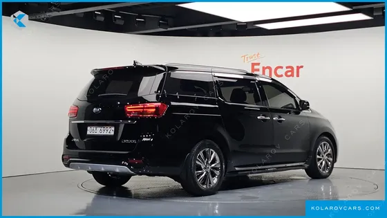 KIA CARNIVAL 7-SEATER LIMOUSINE