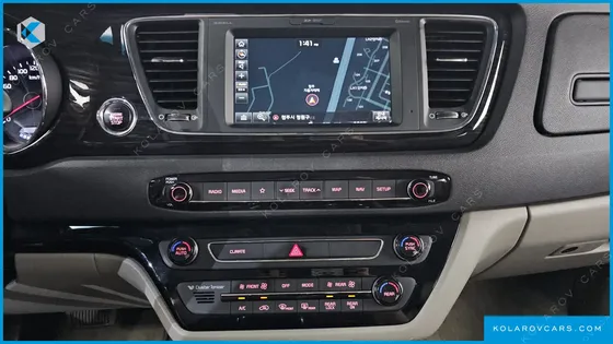 KIA CARNIVAL 7-SEATER LIMOUSINE