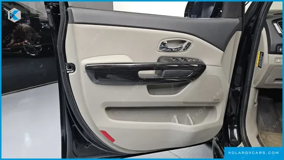 KIA CARNIVAL 7-SEATER LIMOUSINE
