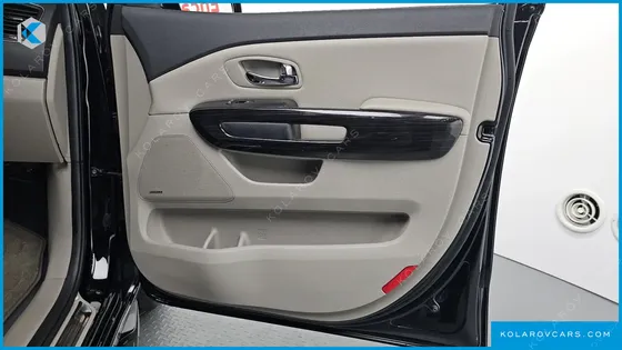 KIA CARNIVAL 7-SEATER LIMOUSINE