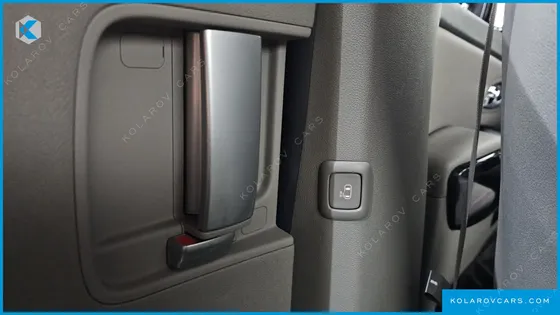 KIA CARNIVAL 7-SEATER LIMOUSINE