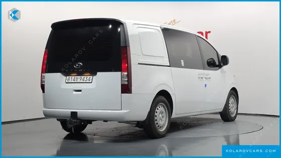 HYUNDAI STARIA CARGO 5-SEATER