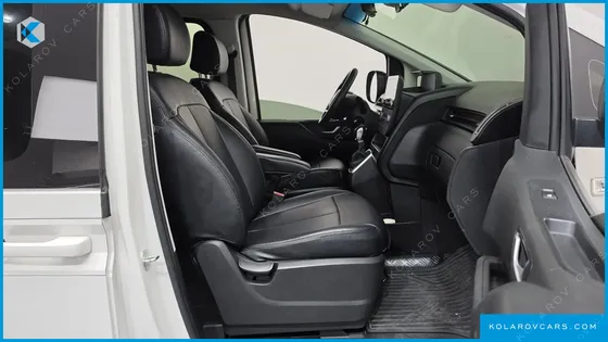 HYUNDAI STARIA CARGO 5-SEATER