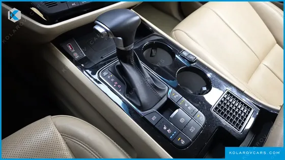 KIA CARNIVAL GASOLINE 9-SEATER HI-LIMOUSINE