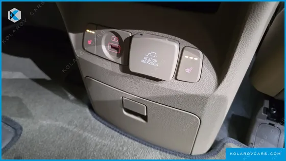 KIA CARNIVAL GASOLINE 9-SEATER HI-LIMOUSINE