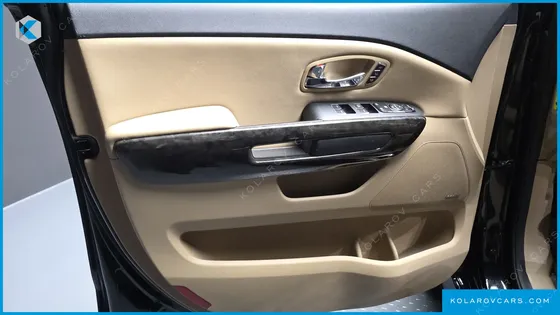 KIA CARNIVAL GASOLINE 9-SEATER HI-LIMOUSINE