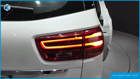KIA CARNIVAL 9-SEATER HI-LIMOUSINE