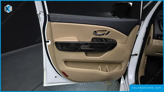 KIA CARNIVAL 9-SEATER HI-LIMOUSINE