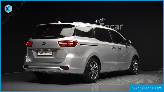 KIA CARNIVAL 7-SEATER LIMOUSINE