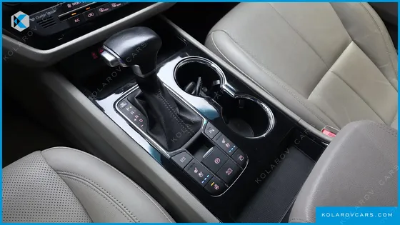 KIA CARNIVAL 7-SEATER LIMOUSINE