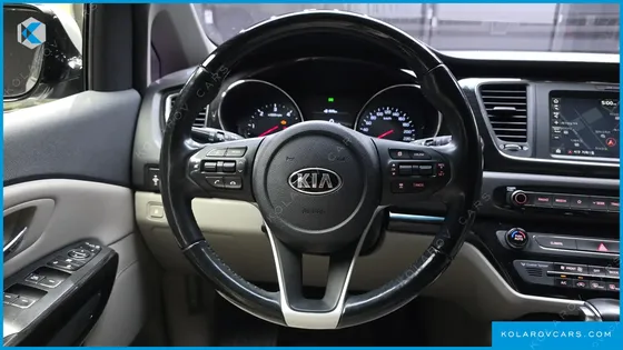 KIA CARNIVAL 7-SEATER LIMOUSINE