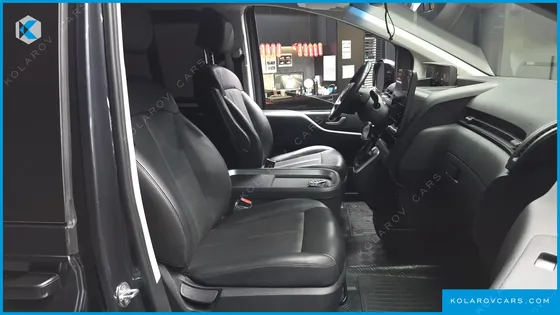 HYUNDAI STARIA CARGO 5-SEATER