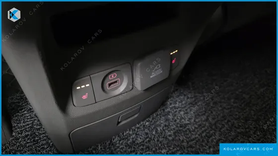 KIA CARNIVAL 9-SEATER NOBLESSE SPECIAL