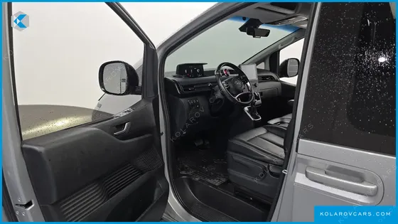 HYUNDAI STARIA CARGO 5-SEATER