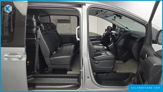 HYUNDAI STARIA CARGO 5-SEATER