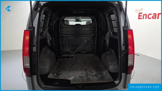 HYUNDAI STARIA CARGO 5-SEATER