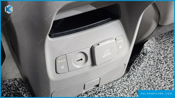 KIA CARNIVAL GASOLINE 9-SEATER NOBLESSE SPECIAL