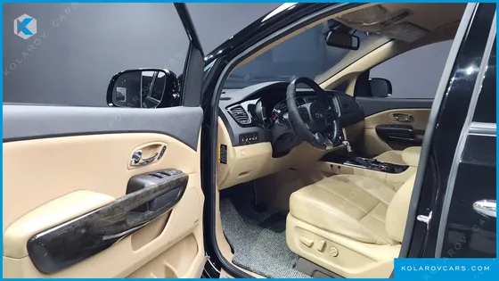 KIA CARNIVAL GASOLINE 7-SEATER HI-LIMOUSINE