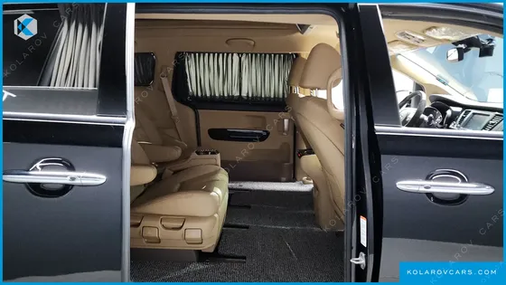 KIA CARNIVAL GASOLINE 7-SEATER HI-LIMOUSINE