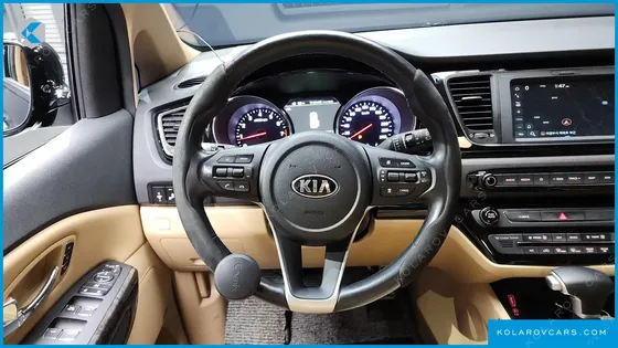 KIA CARNIVAL GASOLINE 7-SEATER HI-LIMOUSINE