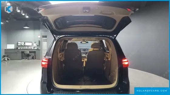 KIA CARNIVAL GASOLINE 7-SEATER HI-LIMOUSINE