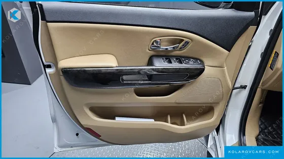 KIA CARNIVAL 9-SEATER HI-LIMOUSINE