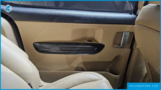 KIA CARNIVAL 9-SEATER HI-LIMOUSINE
