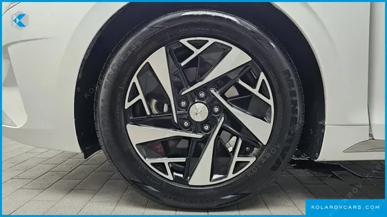 HYUNDAI GRANDEUR LE BLANC